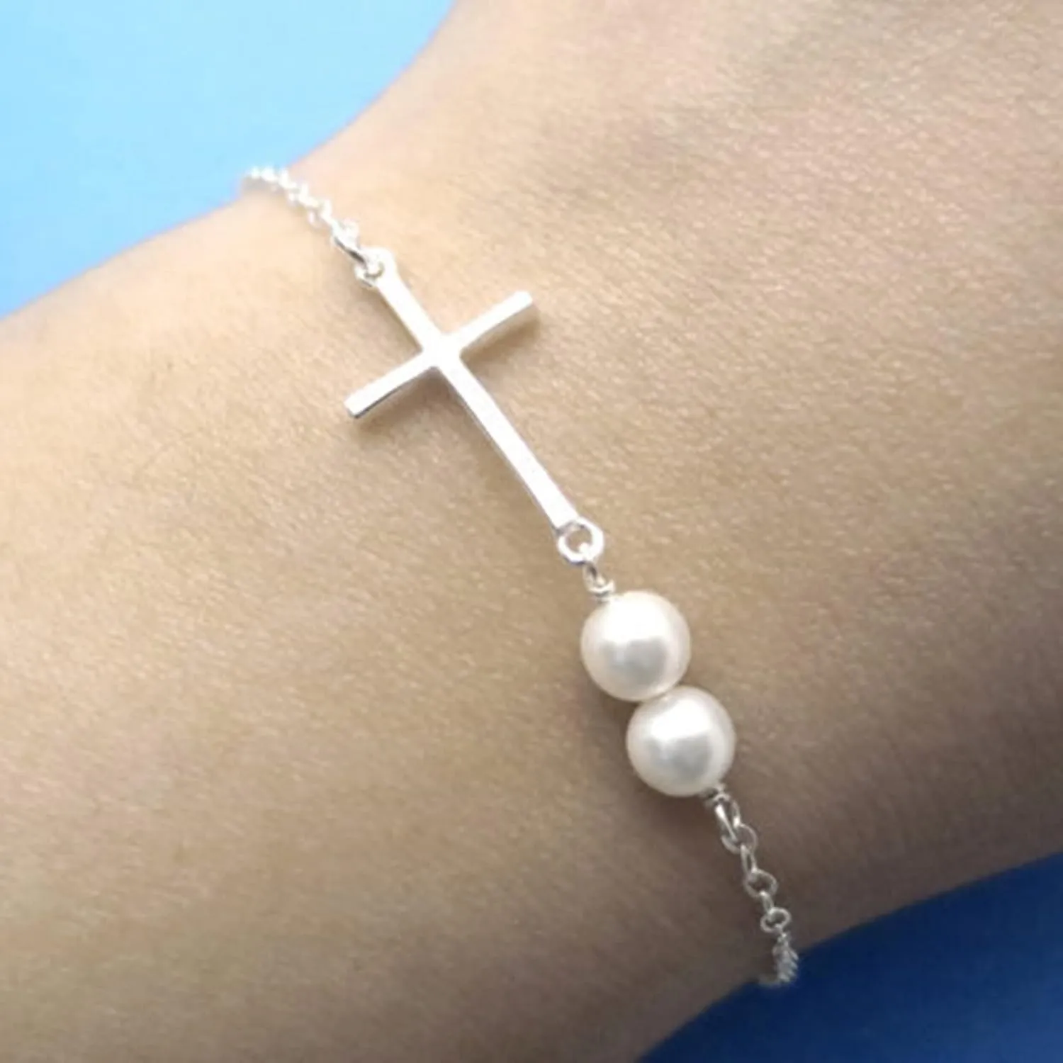 Boho Cross and Pearl Bracelet Gold Two Bead Chain Bracelet Freshwater Cross Bracelet Everyday Bracelet Minimalist Hand Chain Jewelry Gifts for Women and Girls Bridesmaid Gifts