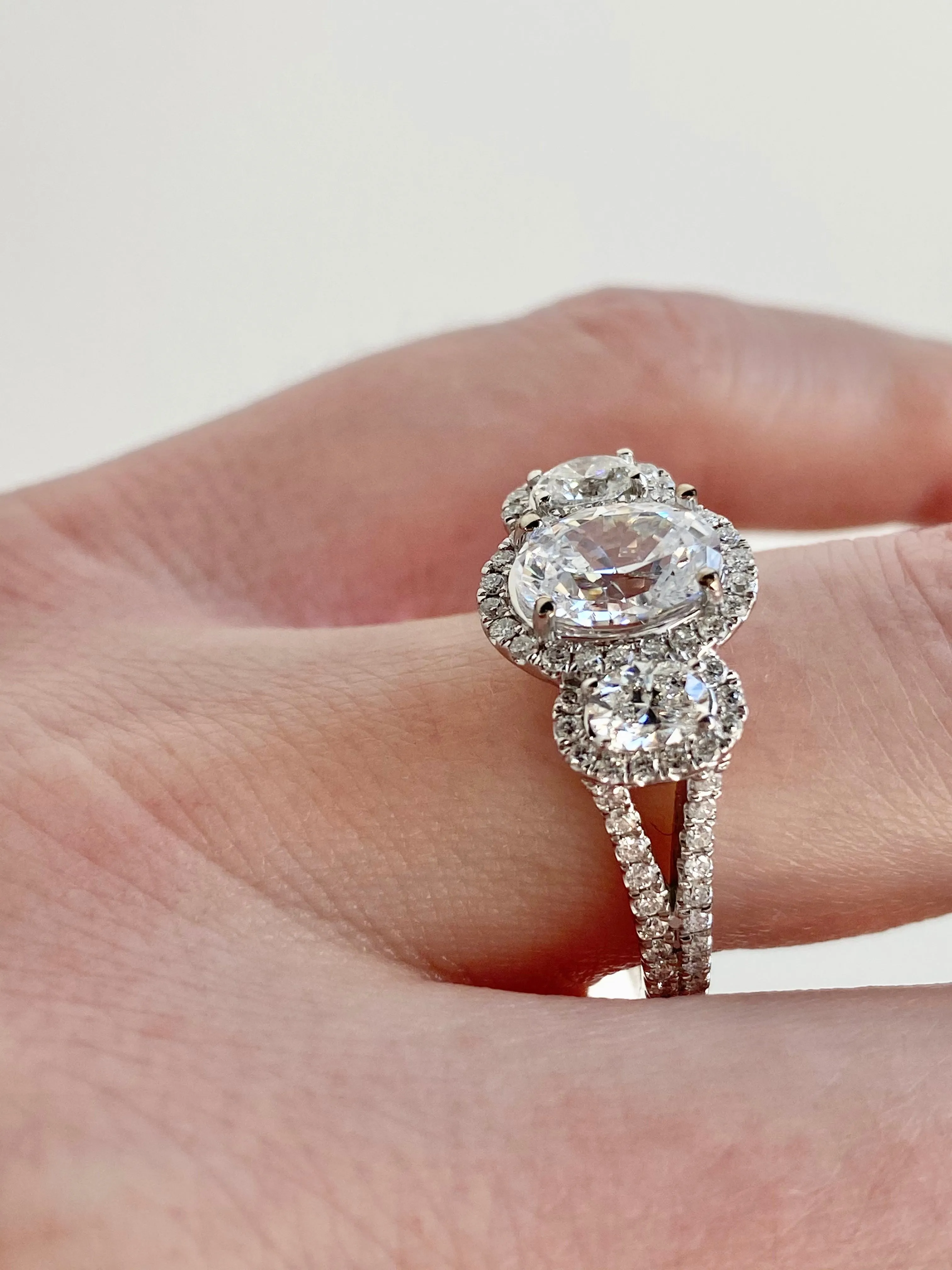 Venetti 14K White Gold Oval Engagement Ring VNA786WE